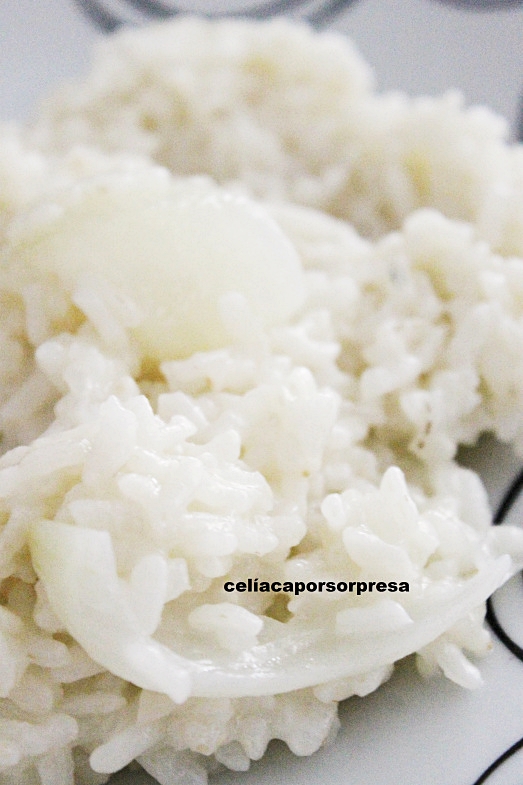 arroz-blanco-aromatizado-en-olla-expres-de-cerca
